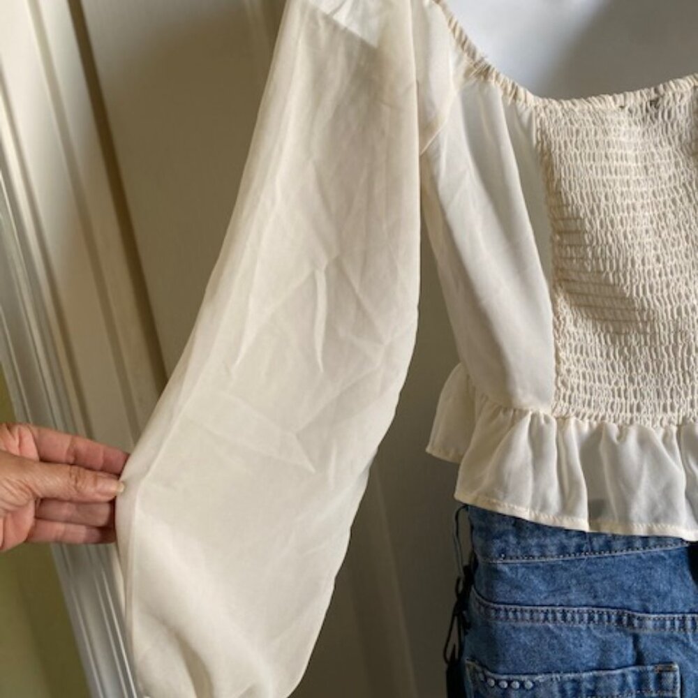 Love Tree Women's Ivory Top with back Smocking Size Small - Picture 5 of 6